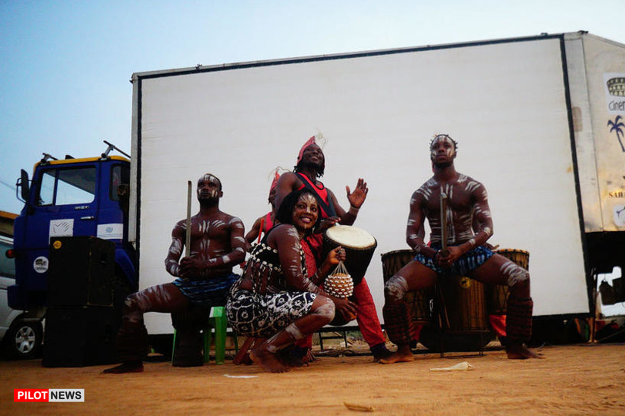 https://www.westafricanpilotnews.com/wp-content/uploads/2020/02/Cinema-du-Desert_Movie-Screen-as-a-backdrop_02_27_2020-1280x853.jpg