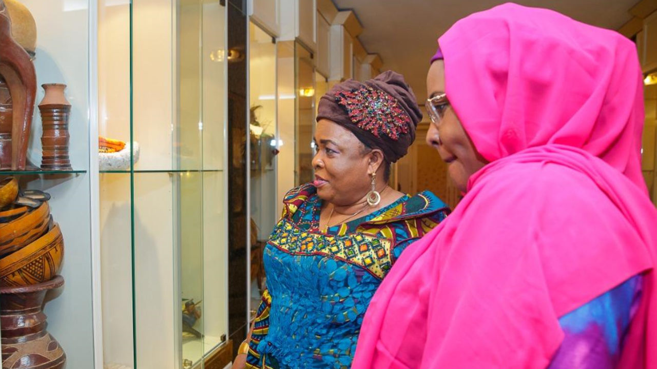 Spectacular photos: Former First Lady, Dame Patience Jonathan visits the First Lady, Hajia Aisha Buhari