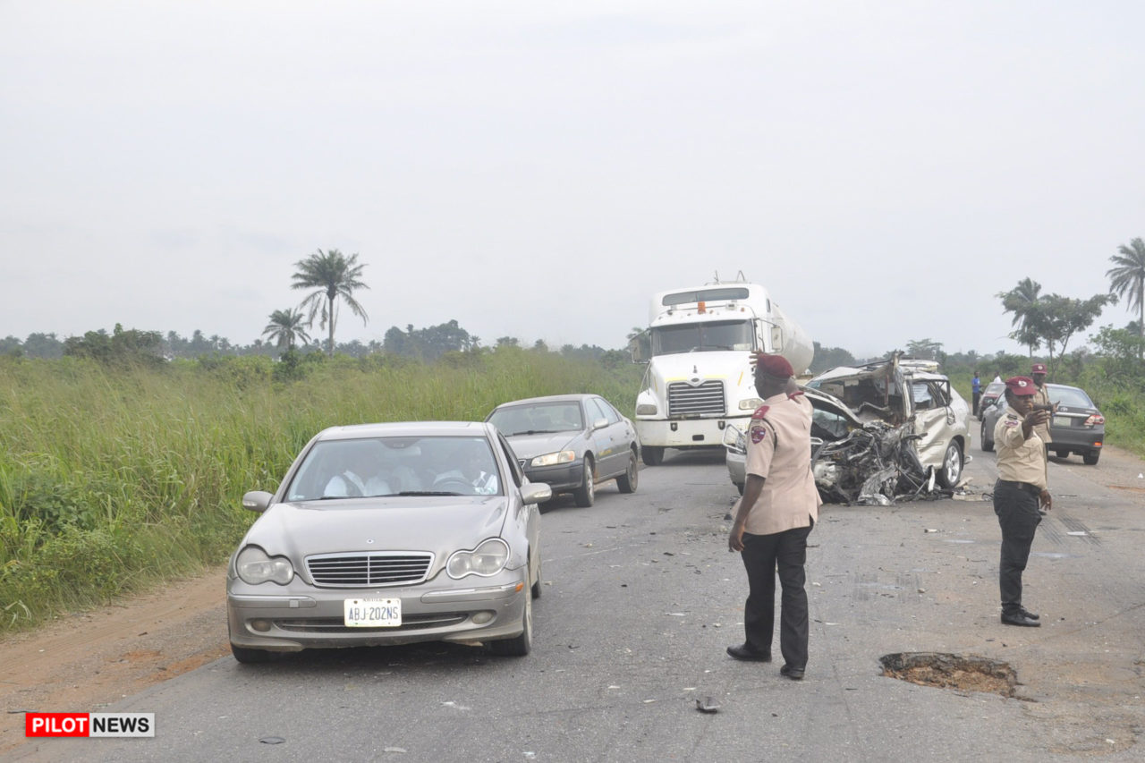 https://www.westafricanpilotnews.com/wp-content/uploads/2020/04/Accident-FRSC-Officials-controling-traffic-at-the-accident-scene-2-1280x853.jpg
