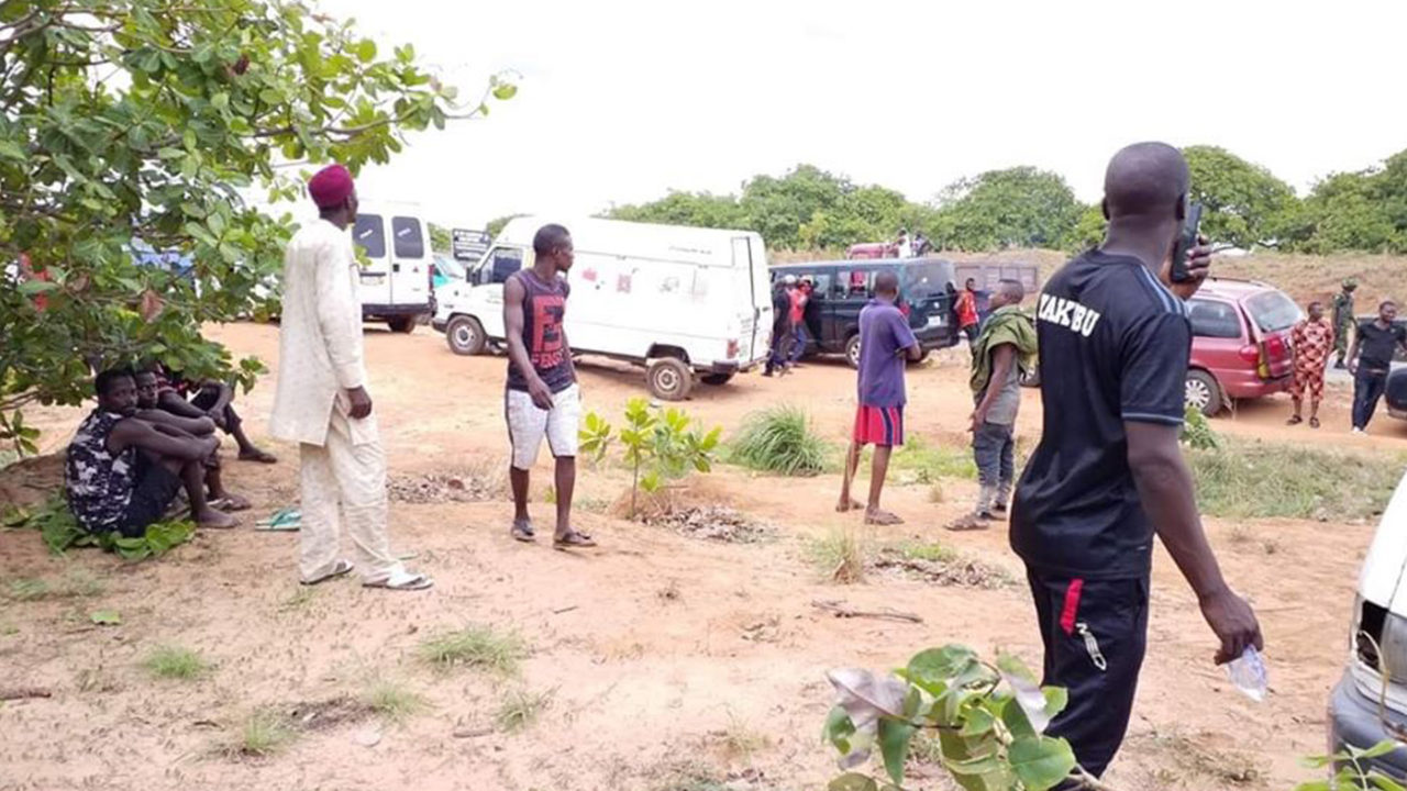 COVID-19: Security Officers Intercepts and Turn Back Over 30 Vehicles with Passengers on Board