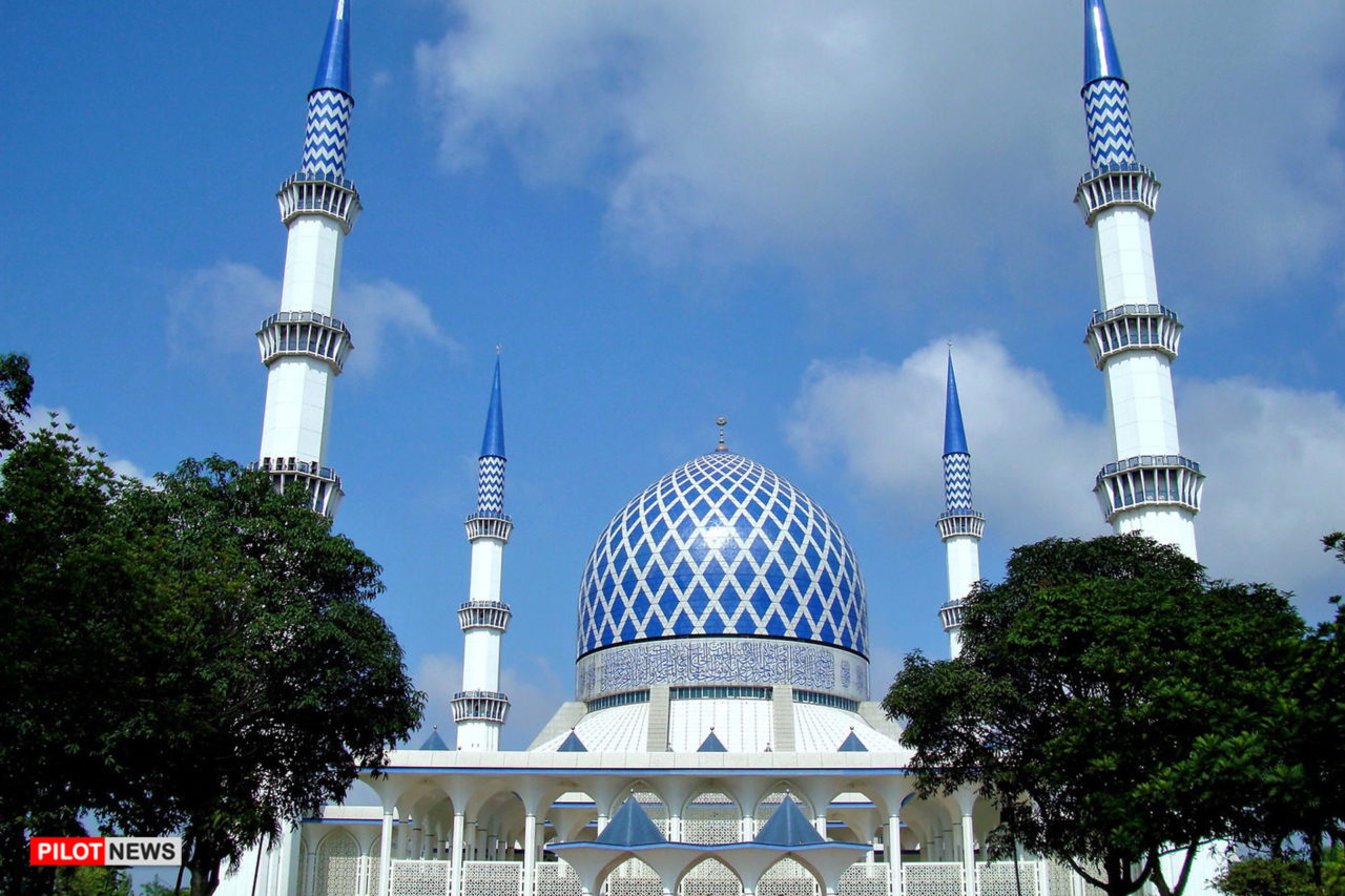 https://www.westafricanpilotnews.com/wp-content/uploads/2020/05/Malaysia-Shah-Alam-Blue-Mosque-Iconic-05-14-20-1280x853.jpg