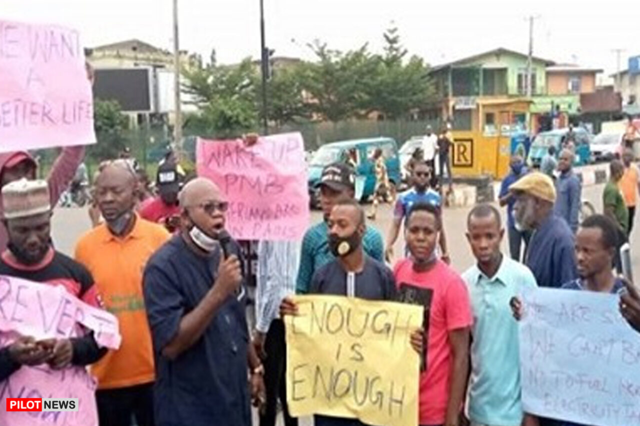 https://www.westafricanpilotnews.com/wp-content/uploads/2020/09/Protest-Osogbo-protest-over-fuel-and-electricity-hike-9-4-20-1280x853.jpg