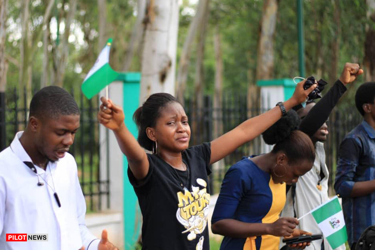 https://www.westafricanpilotnews.com/wp-content/uploads/2020/10/ENDSARS-Enugu-Protest_10-17-20_11-1280x853.jpg