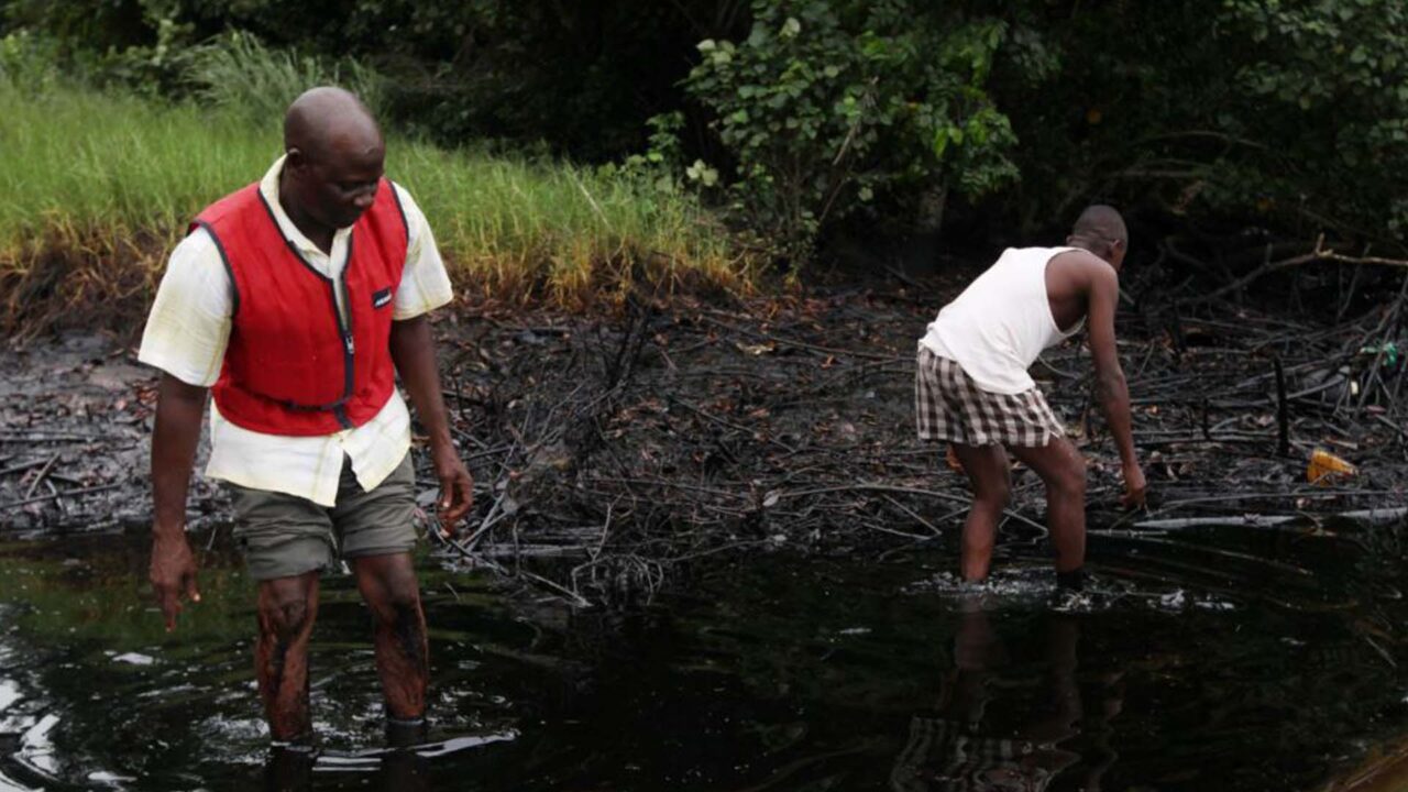 https://www.westafricanpilotnews.com/wp-content/uploads/2020/11/Pollution-Oil-Spill-Okpoama-River-State-11-02-20-1280x720.jpg