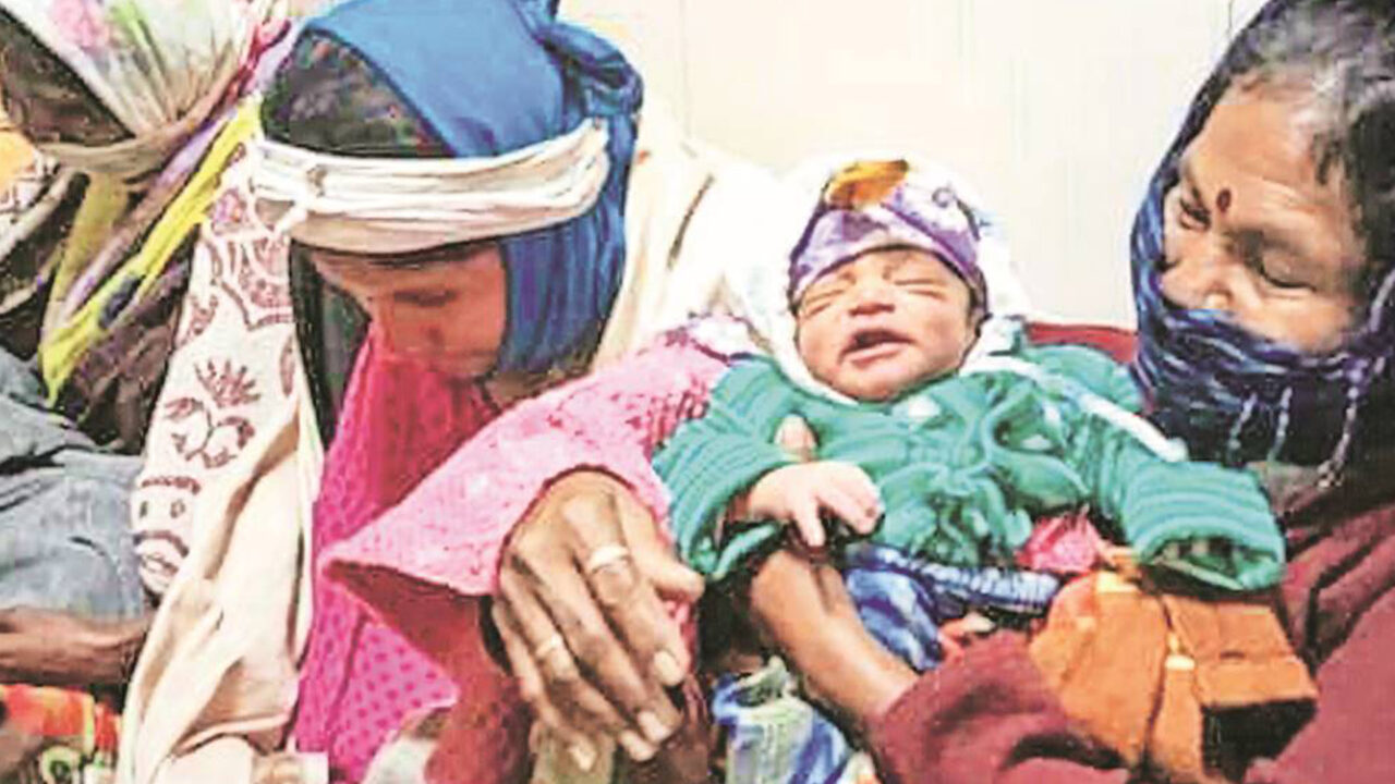 https://www.westafricanpilotnews.com/wp-content/uploads/2021/01/India-Relatives-with-their-newborns-after-the-fire-at-Bhandara-District-Hospital-1-9-2021-1280x720.jpg