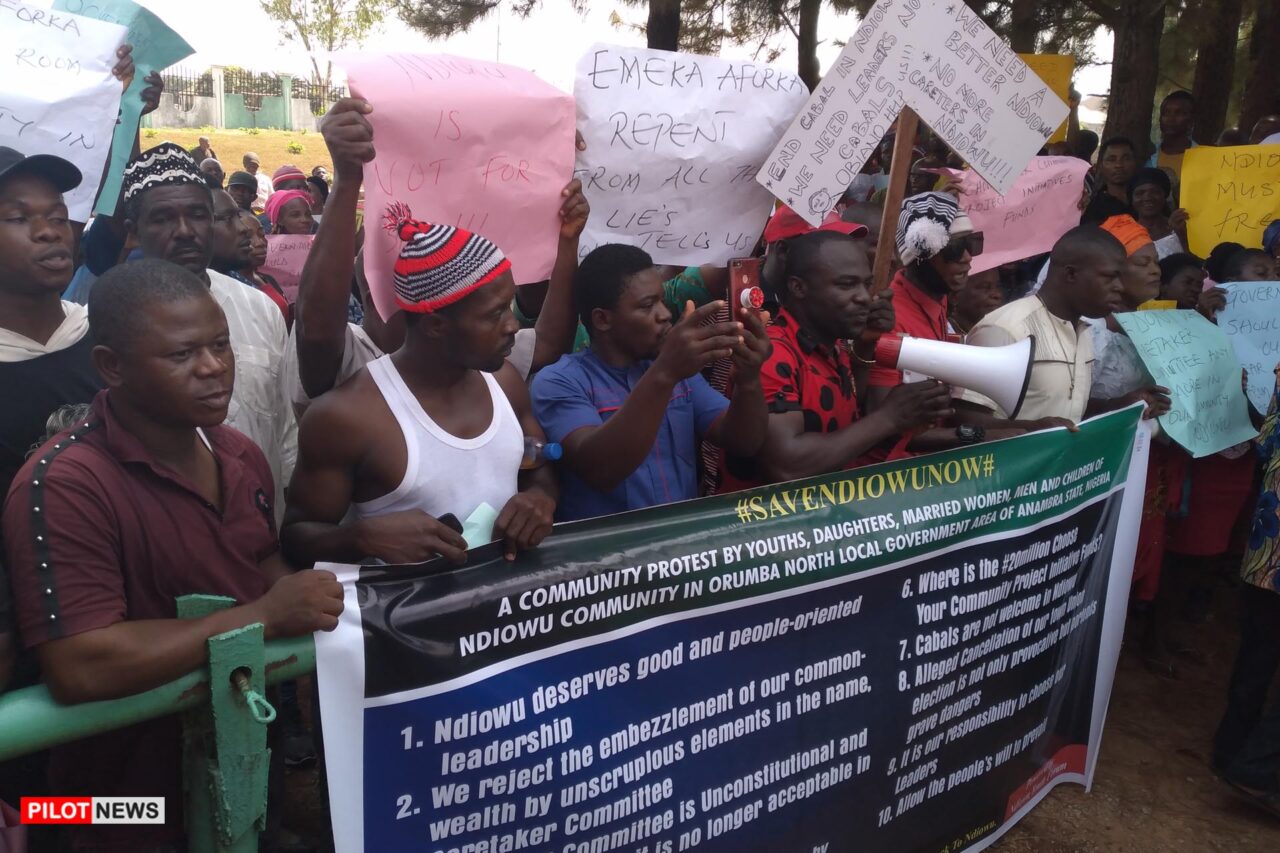https://www.westafricanpilotnews.com/wp-content/uploads/2021/01/Protests-Ndiowu-community-protest-over-town-union-leadership-imposition-1-21-21-1280x853.jpg