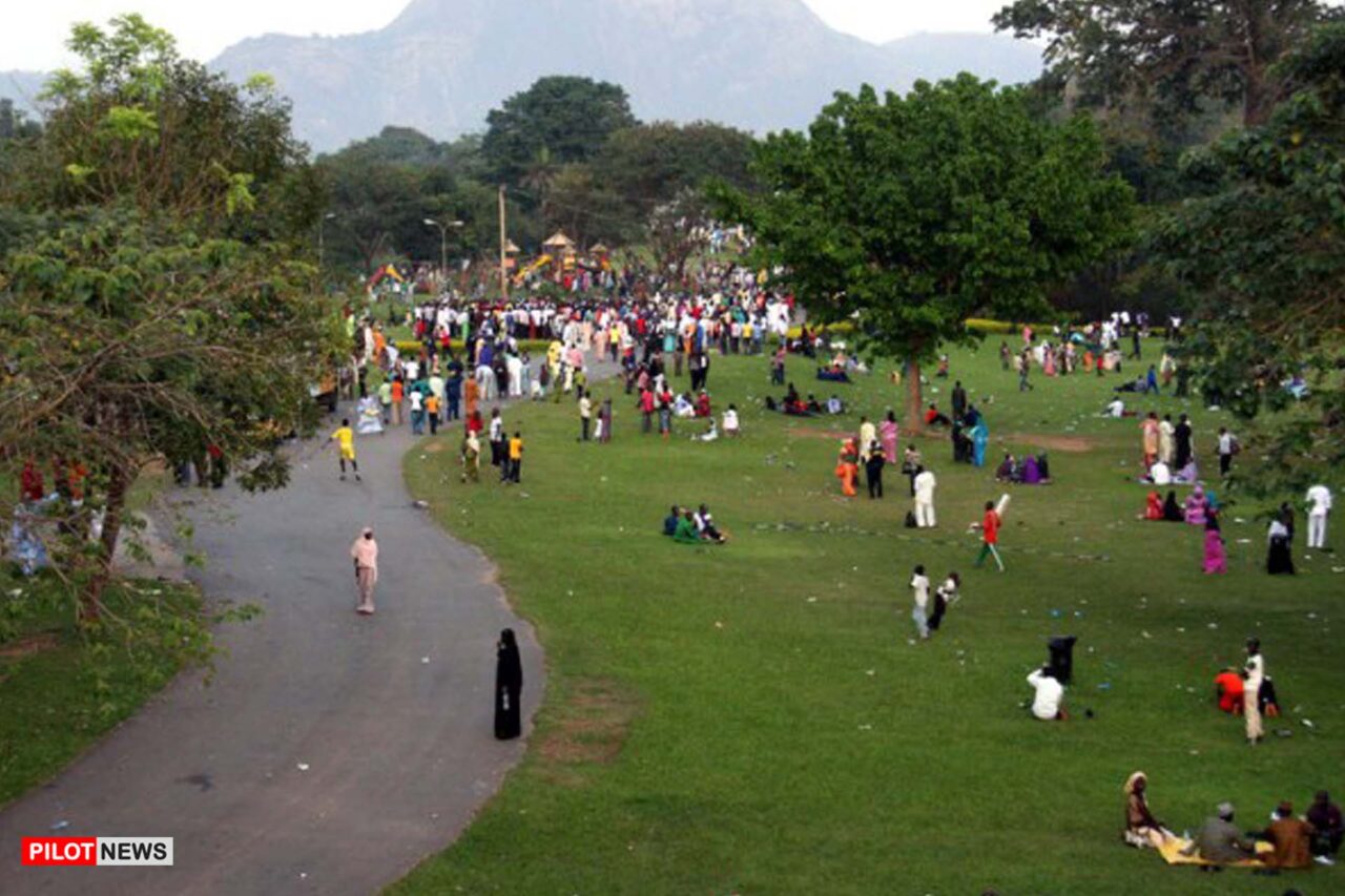 https://www.westafricanpilotnews.com/wp-content/uploads/2021/05/Park-Funseekers-at-the-Millennium-Park-Abuja-5-16-21-1280x853.jpg