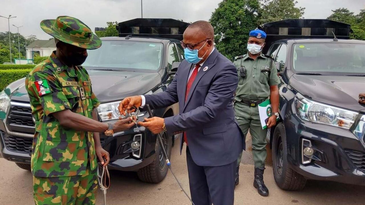 https://www.westafricanpilotnews.com/wp-content/uploads/2021/08/Patrol-vehicle-given-to-Army-by-Enugu-govt.2_8-17-21-1280x720.jpg