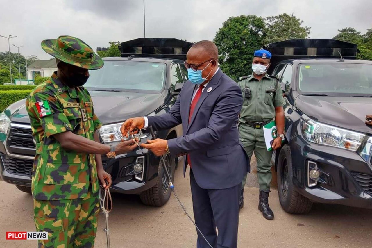 https://www.westafricanpilotnews.com/wp-content/uploads/2021/08/Patrol-vehicle-given-to-Army-by-Enugu-govt.2_8-17-21-1280x853.jpg