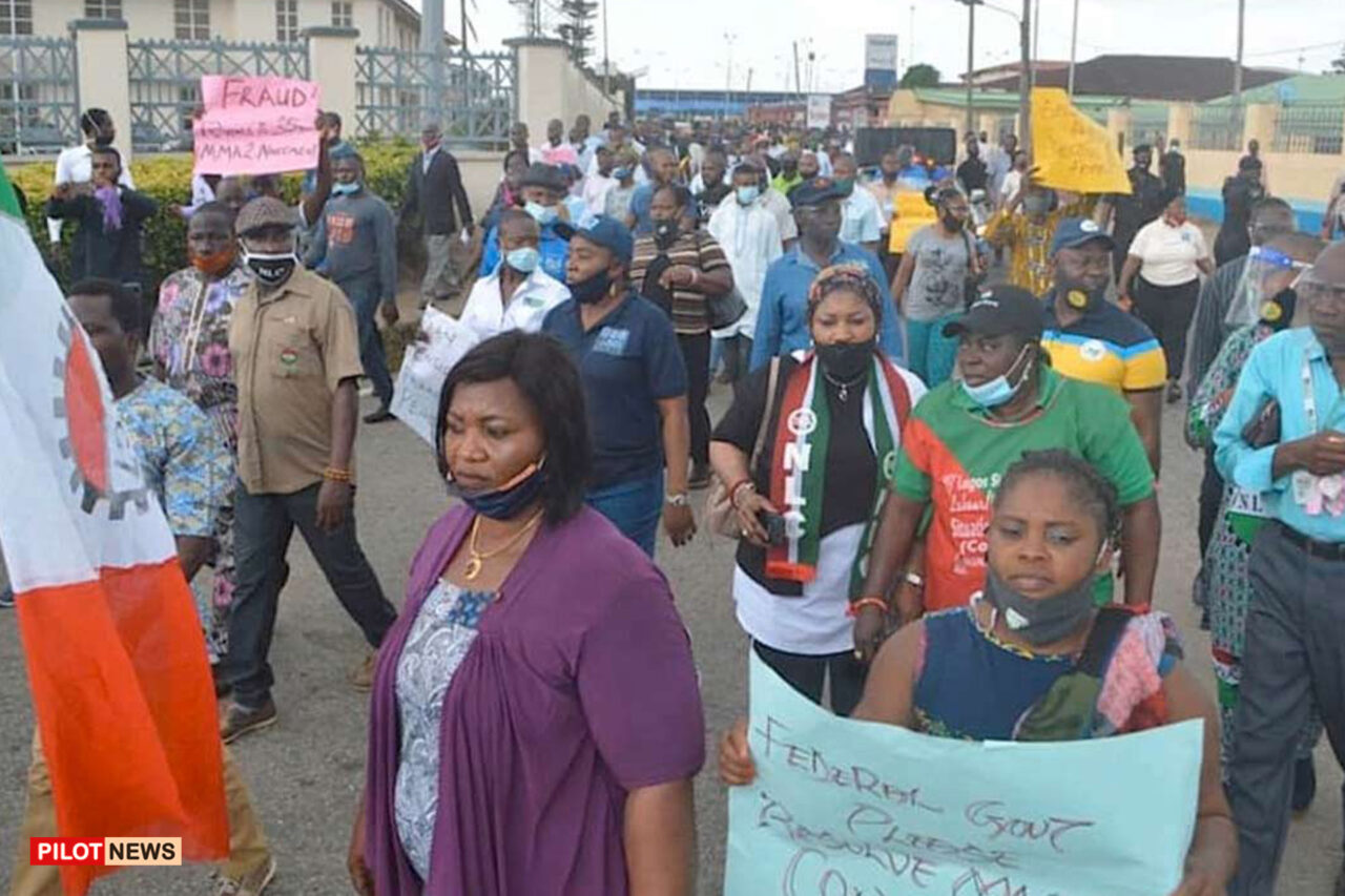 https://www.westafricanpilotnews.com/wp-content/uploads/2021/10/FAAN-pensioners-protest-non-payment-of-pension_file-1280x853.jpg