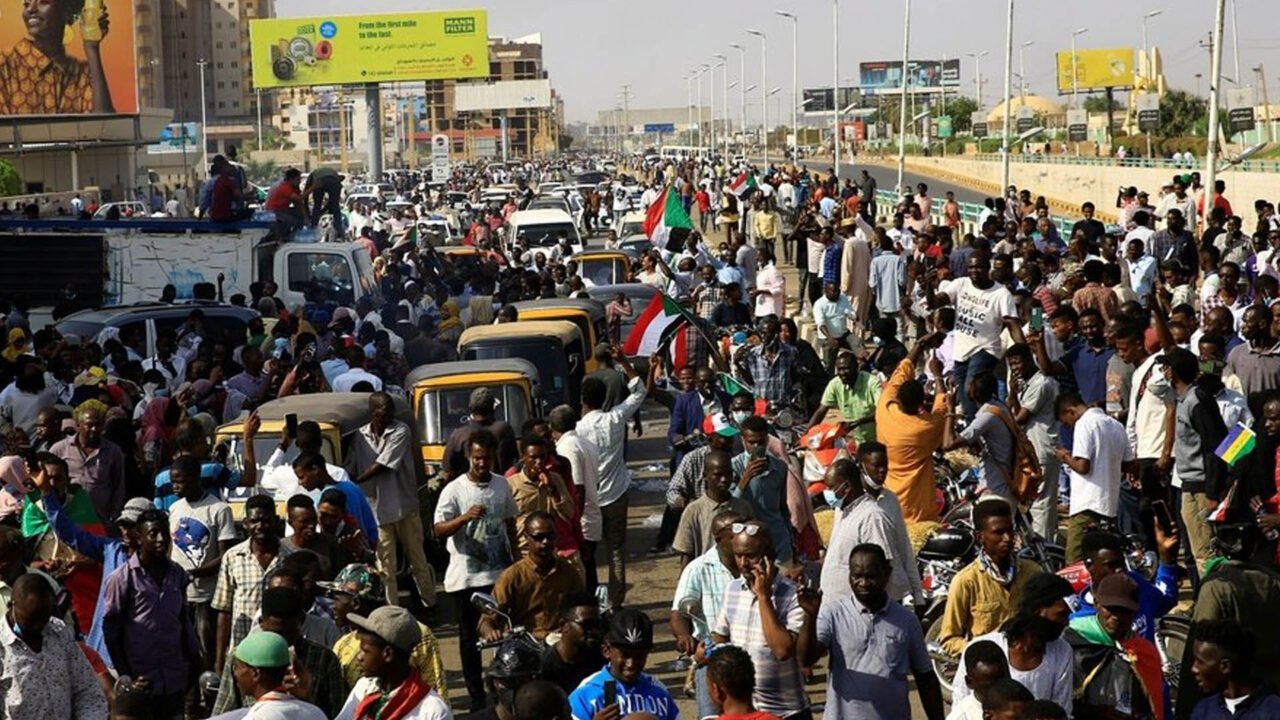 https://www.westafricanpilotnews.com/wp-content/uploads/2021/10/Sudan-Protesters-demonstrate-against-the-prospects-of-military-rule_CFR-1280x720.jpg