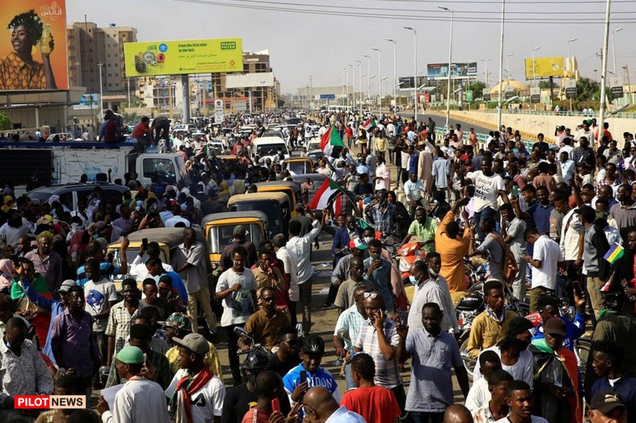 https://www.westafricanpilotnews.com/wp-content/uploads/2021/10/Sudan-Protesters-demonstrate-against-the-prospects-of-military-rule_CFR-1280x853.jpg
