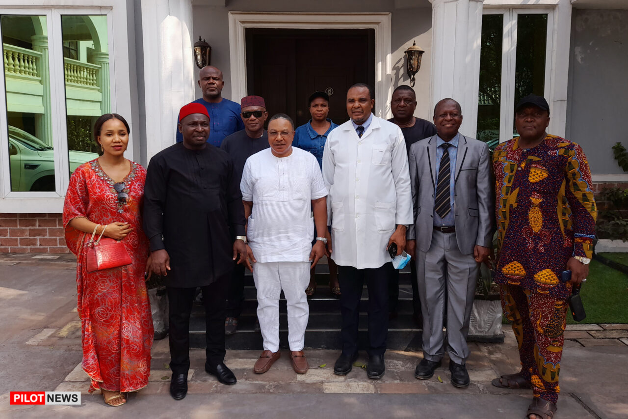 https://www.westafricanpilotnews.com/wp-content/uploads/2022/01/Health-L-R-Dr.-Chioma-Dr.-Joseph-Ugboaja-CMD-Dr.-Okey-Chidolue-Dr.-Ogene-Dr.-Ezejiofor-and-Sir-Udemezue_WAP-1280x853.jpg