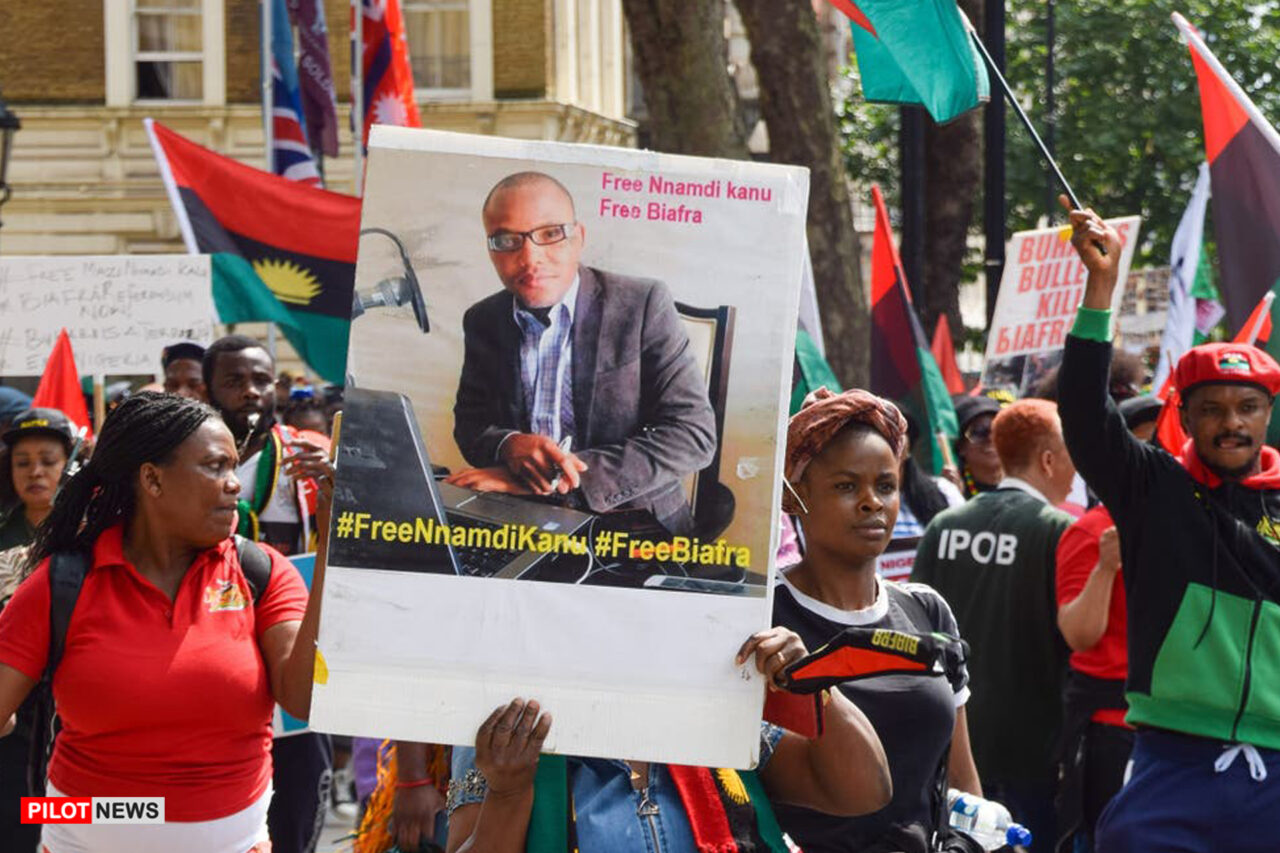 https://www.westafricanpilotnews.com/wp-content/uploads/2022/02/IPOB-supporters-with-banner-protesting-the-arest-of-Nnamdi-Kanu_file-1280x853.jpg