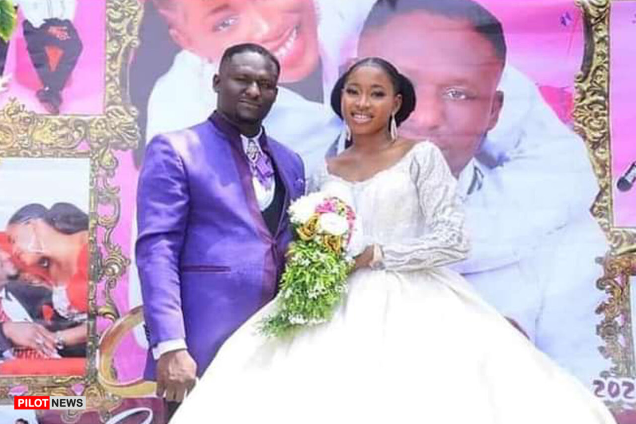 https://www.westafricanpilotnews.com/wp-content/uploads/2022/02/Sammy-Anslem-Chuk-marries-former-studen_WAP-1280x853.jpg