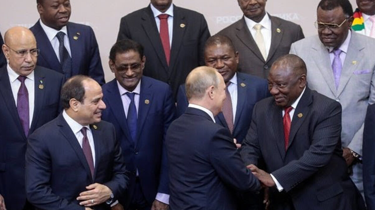 https://www.westafricanpilotnews.com/wp-content/uploads/2022/03/Africa-Russian-President-Putin-shakes-hand-South-African-President-Cyril-Ramaphosa_cfr-1280x720.jpg