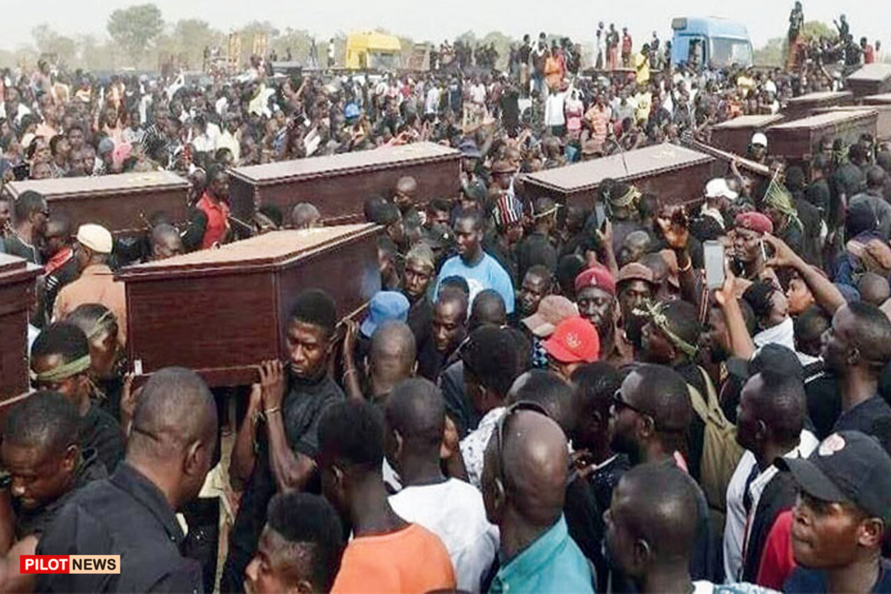 https://www.westafricanpilotnews.com/wp-content/uploads/2022/03/Kaduna-killings-Burying-the-victims-of-one-of-the-numerous-attack_file-1280x853.jpg