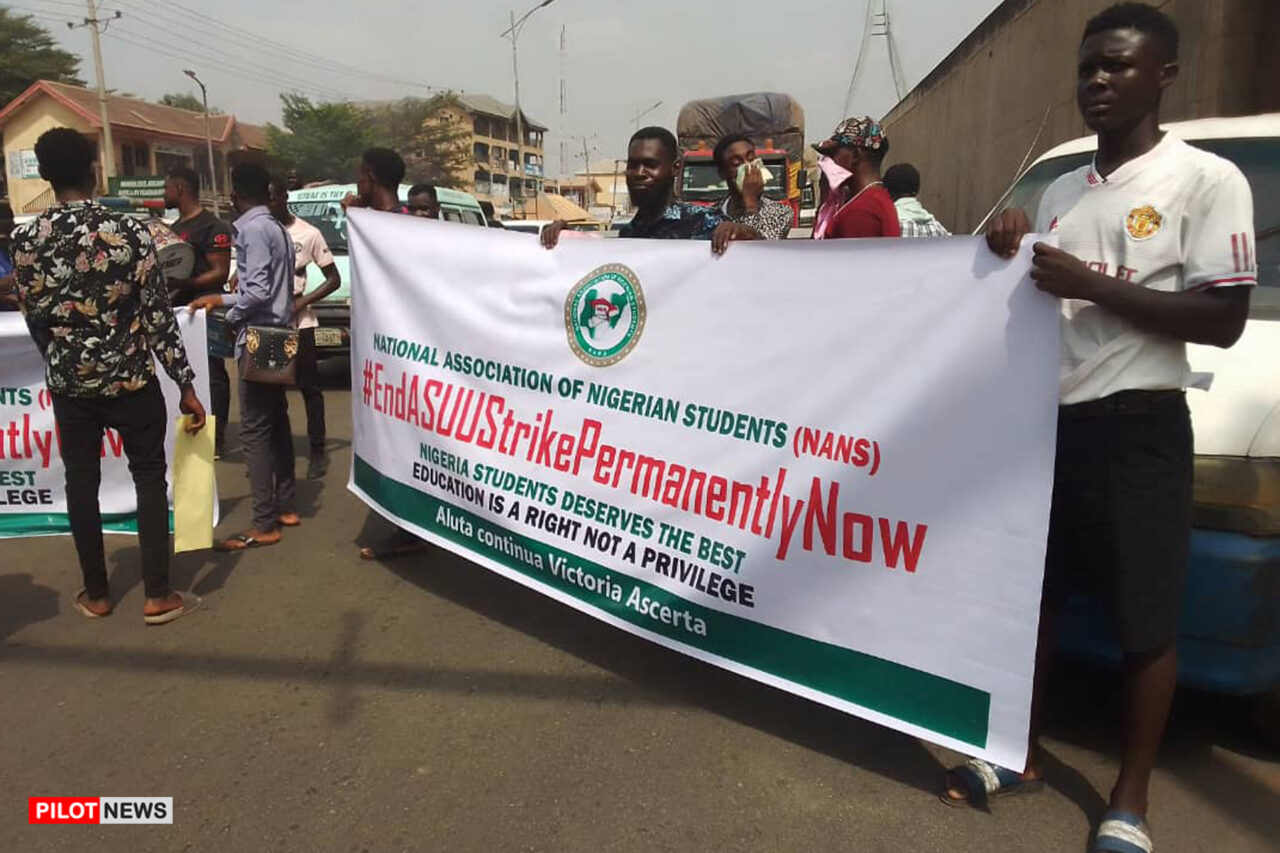 https://www.westafricanpilotnews.com/wp-content/uploads/2022/03/NANS-student-protesters-in-Awka-Anambra-state-3-1-2022_WAP-1280x853.jpg