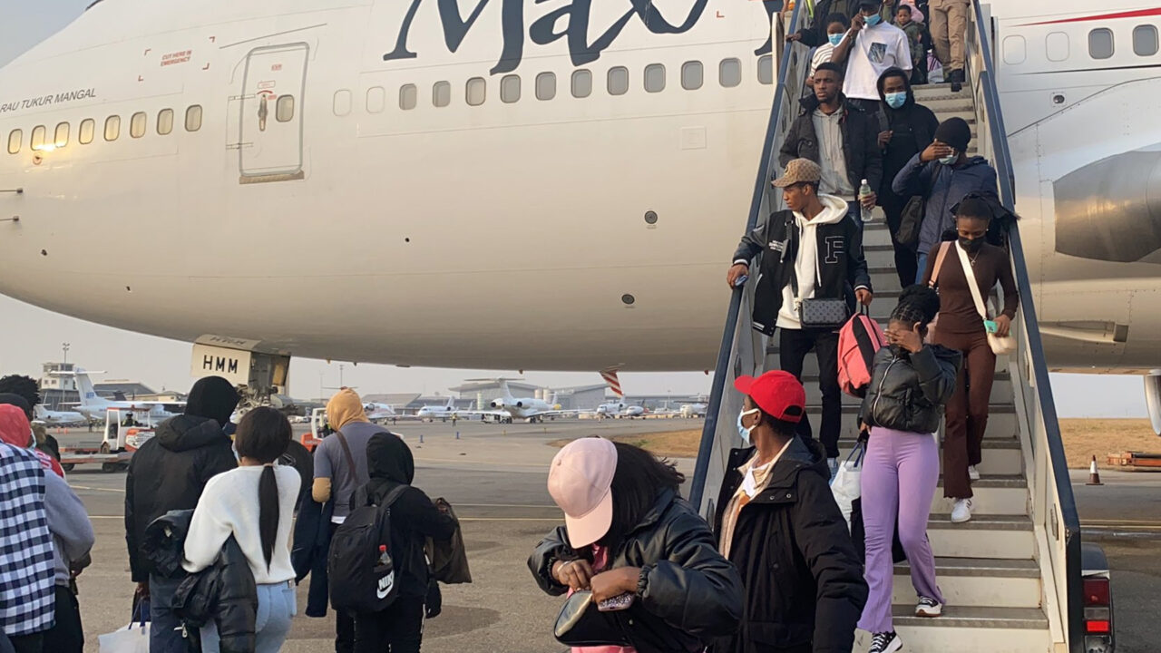 https://www.westafricanpilotnews.com/wp-content/uploads/2022/03/Nigerians-from-Ukraine-arrive-Nnamdi-Azikiwe-Intl-airport-Abuja-1280x720.jpg