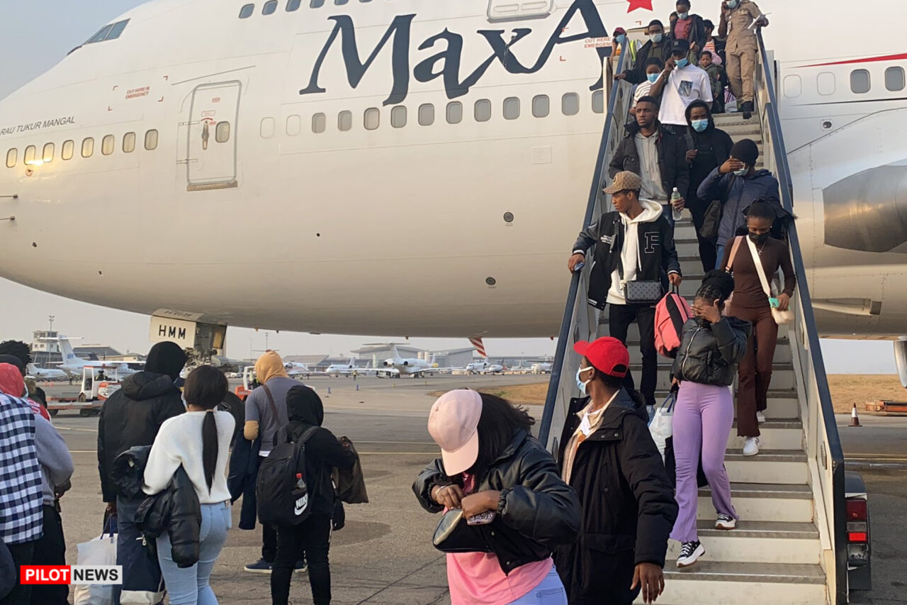 https://www.westafricanpilotnews.com/wp-content/uploads/2022/03/Nigerians-from-Ukraine-arrive-Nnamdi-Azikiwe-Intl-airport-Abuja-1280x853.jpg