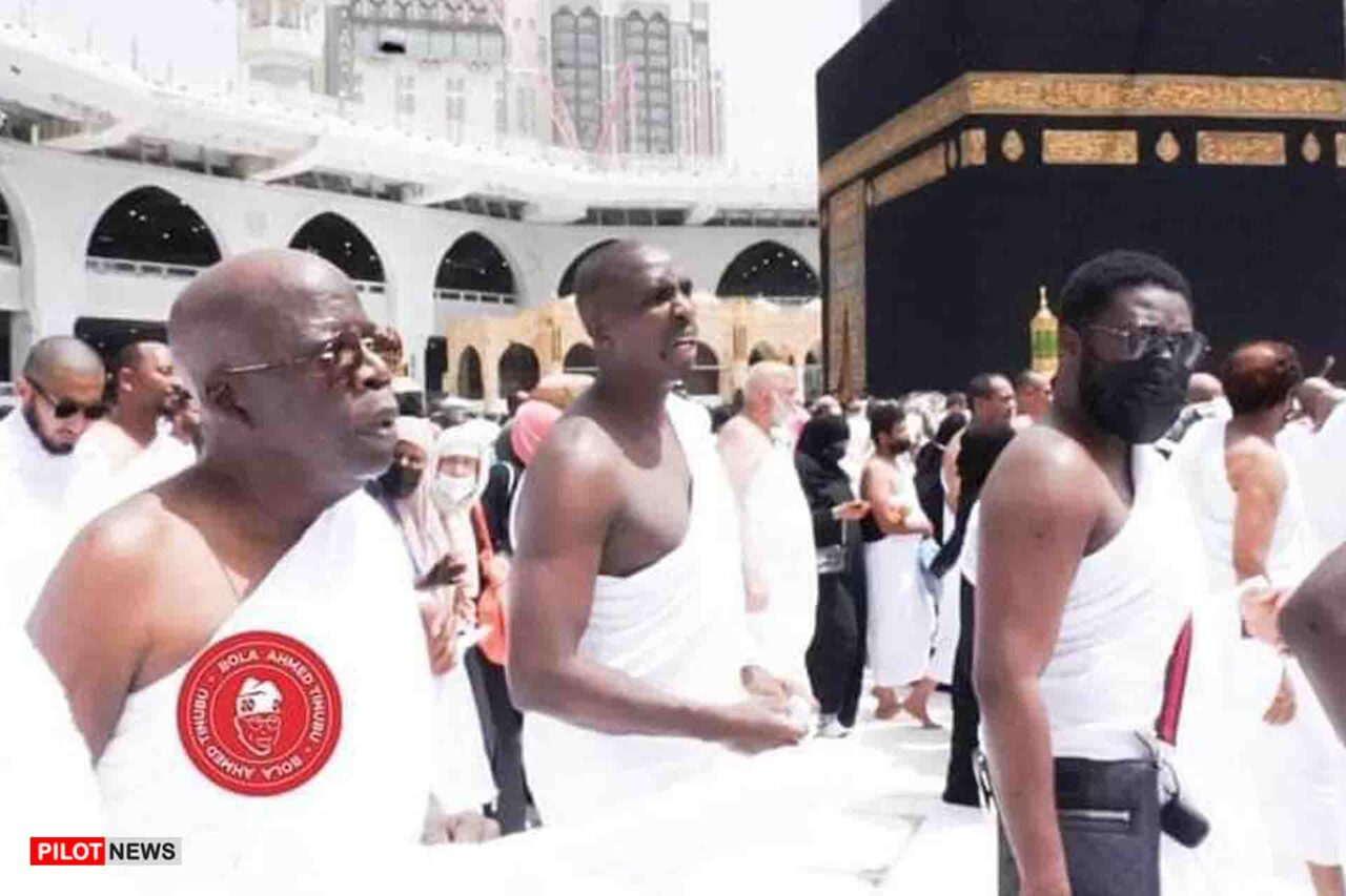 https://www.westafricanpilotnews.com/wp-content/uploads/2022/04/Bola-Tinubu-performing-Tawaf-in-Kaabah-alongside-party-chieftains-Screenshot_1_file-1280x853.jpg