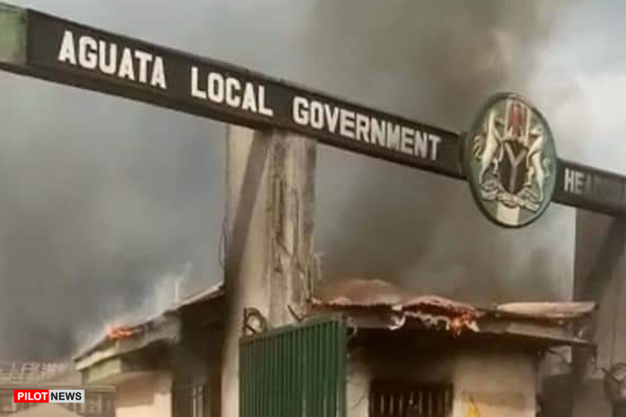 https://www.westafricanpilotnews.com/wp-content/uploads/2022/04/Fire-Aguata-LGA-secretariat-set-ablaze-on-Thursday-April-7-2022-1280x853.jpg