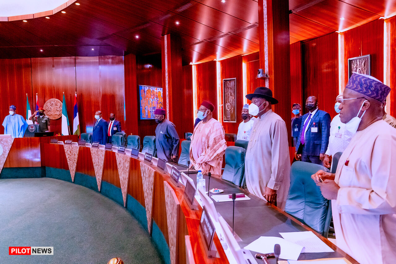 https://www.westafricanpilotnews.com/wp-content/uploads/2022/04/President-Mohammadu-Buhari-chairs-aanounces-pardon-of-ex-governors_file-1280x853.jpg