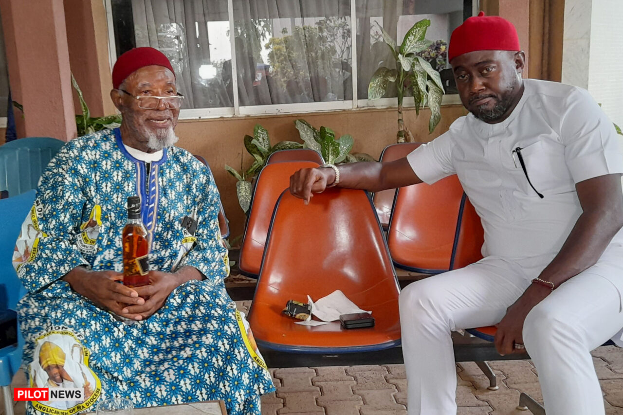 https://www.westafricanpilotnews.com/wp-content/uploads/2022/04/Uzoegbunam-Okagbue-receives-royal-blessings-from-Igwue-Anugwu-of-Mbaukwu_file-1280x853.jpg