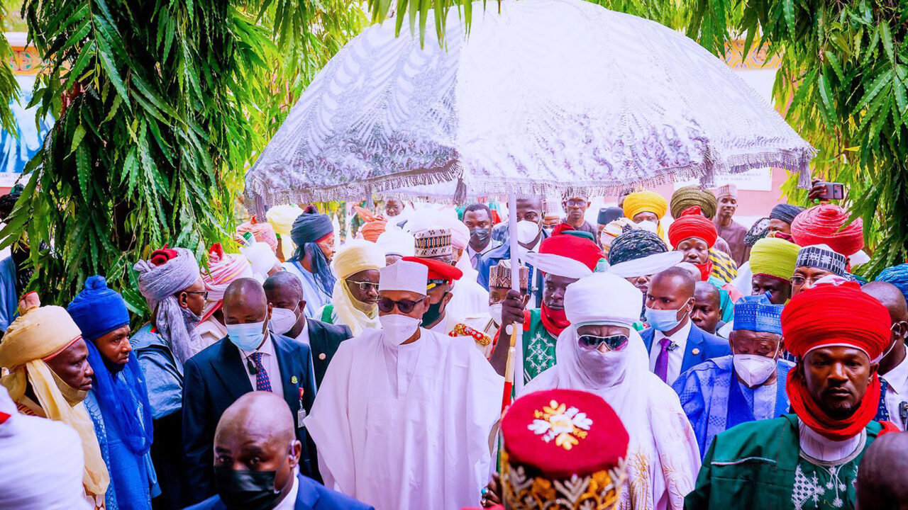 https://www.westafricanpilotnews.com/wp-content/uploads/2022/05/Buhari-in-Kano-meets-with-families-of-Kano-explosion_file-1280x720.jpg