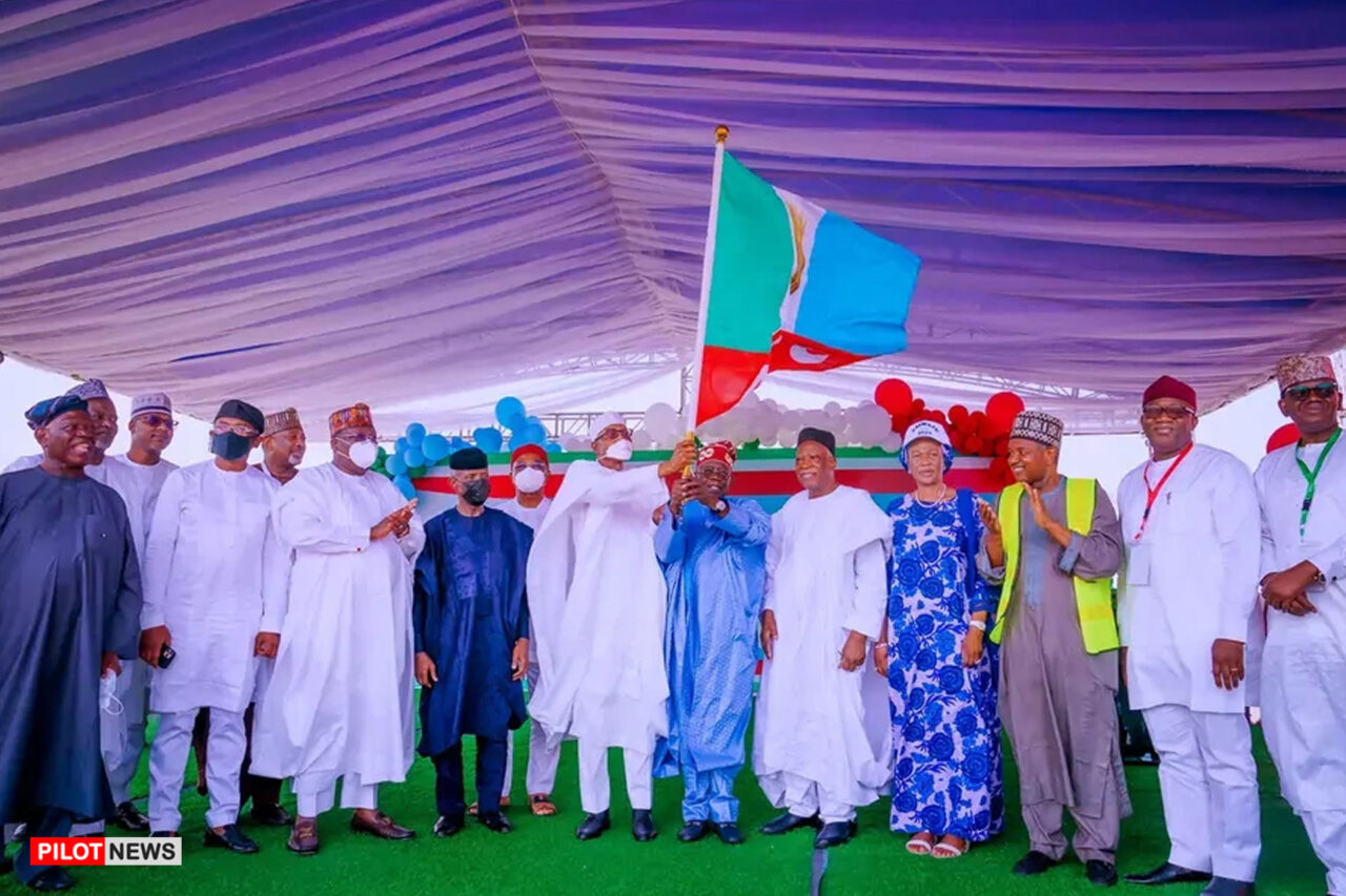 https://www.westafricanpilotnews.com/wp-content/uploads/2022/06/APC-2023-presidential-candidate-Bola-Tinubu-with-party-supporters_file-1280x853.jpg