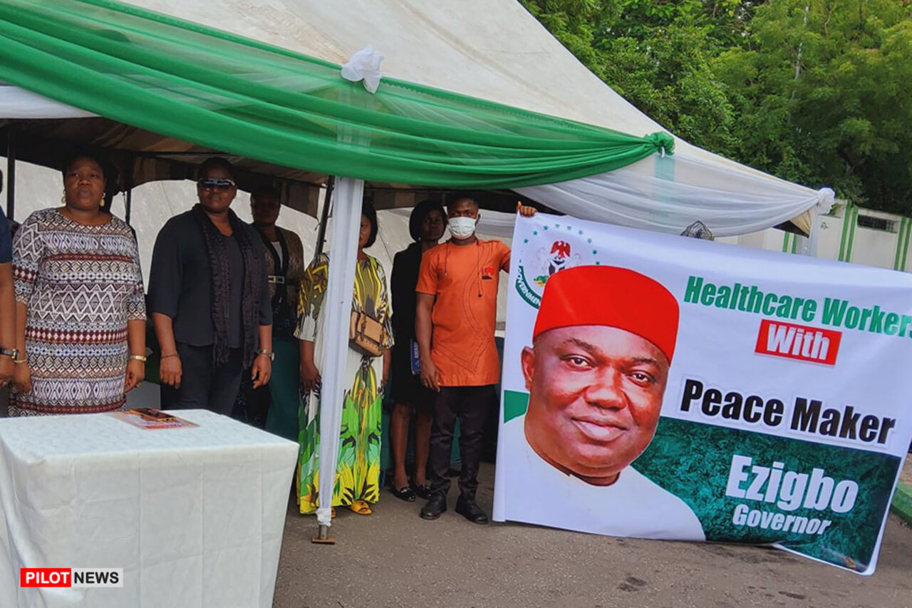 https://www.westafricanpilotnews.com/wp-content/uploads/2022/06/Enugu-Health-Workers-at-Government-House-Enugu_WAP-1280x853.jpg