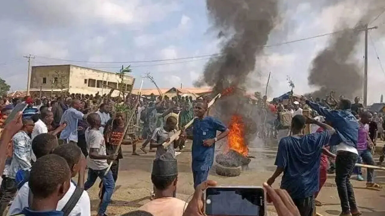 Students In Bauchi Block Bauchi-Jos Highway
