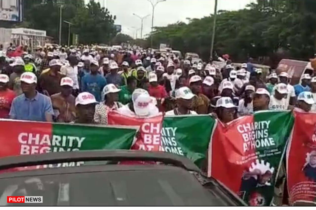 https://www.westafricanpilotnews.com/wp-content/uploads/2022/08/Rally-i-million-match-for-Labour-Party-Peter-Obi_WAP-1280x853.jpg