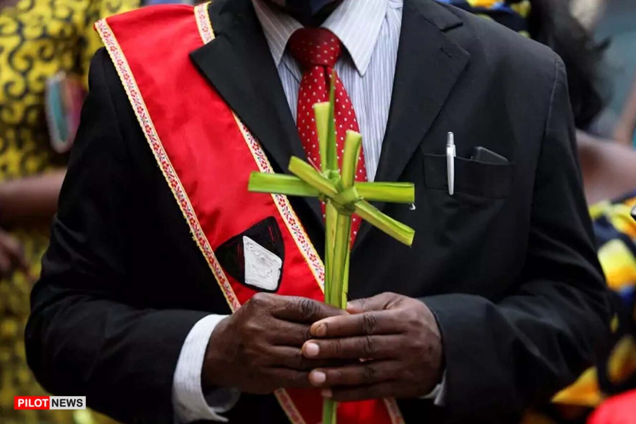 https://www.westafricanpilotnews.com/wp-content/uploads/2022/08/Religion-A-Catholic-devotee-holds-palm-during-Palm-Sunday-Mass-at-St.-Dominic-Lagos_cfr-1280x853.jpg