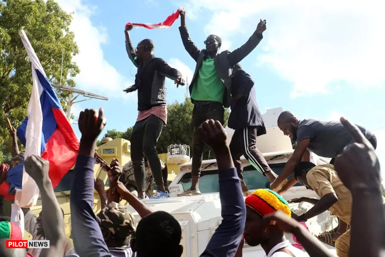 https://www.westafricanpilotnews.com/wp-content/uploads/2022/10/Burkina-Faso-New-leader-Ibrahim-Traore-supporters-demonstrate-in-Ouagagougou_file_crf-1280x853.jpg