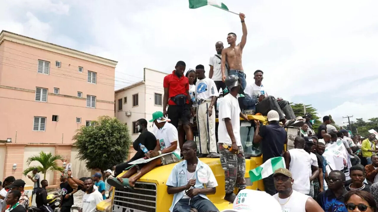 https://www.westafricanpilotnews.com/wp-content/uploads/2023/03/Peter-Obi-supporters-in-Lekki-Lagos-during-the-presidential-campaign_CFR-1280x720.jpg