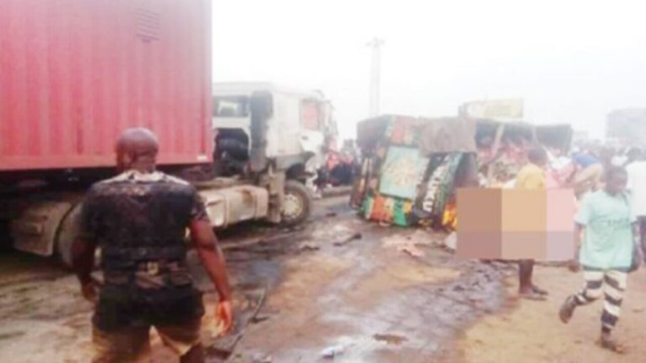 Lorry Kills Three As Anambra Revenue Agents Struggle For Steering Wheel With Driver