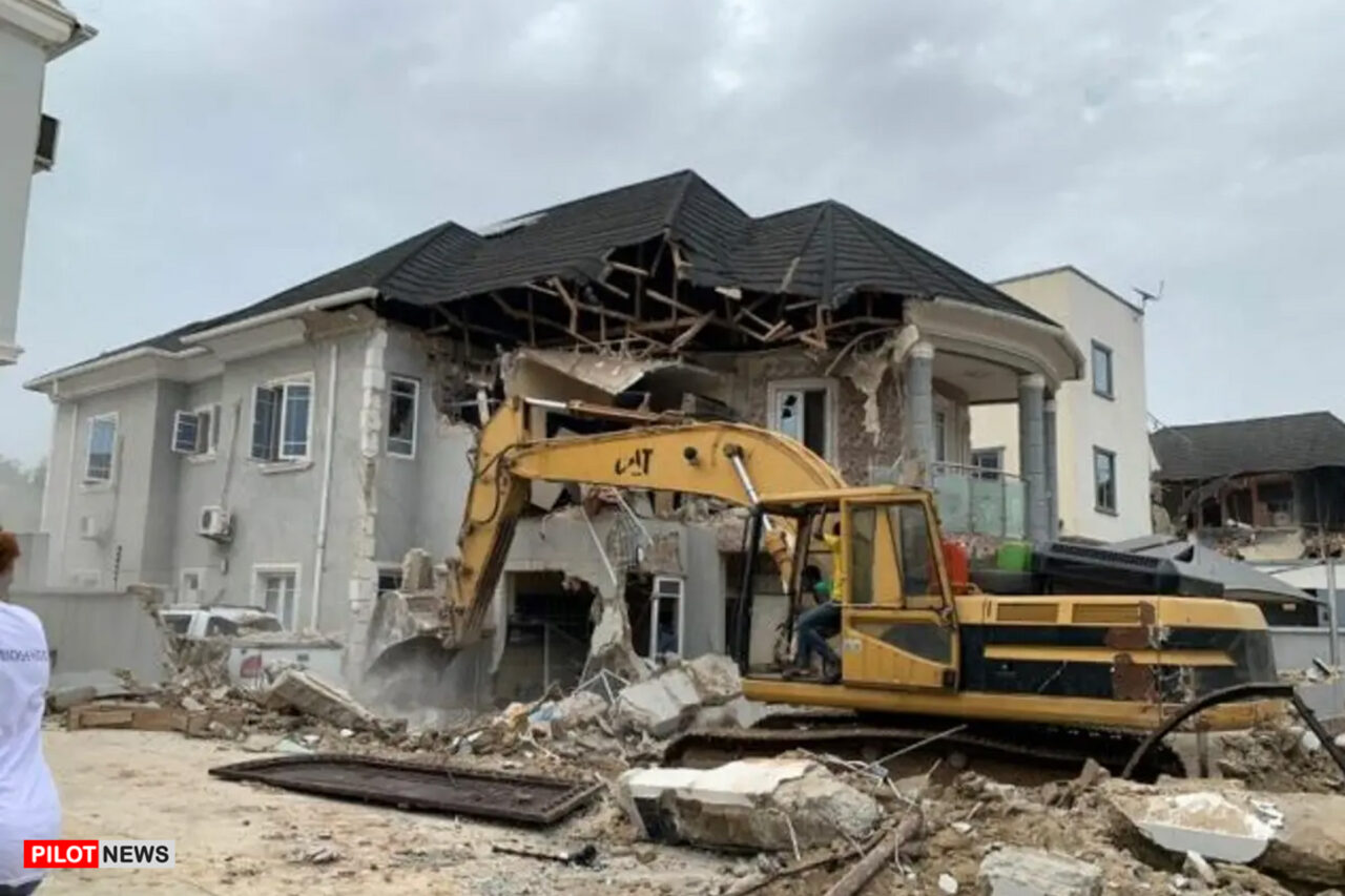 https://www.westafricanpilotnews.com/wp-content/uploads/2023/05/Ajao-estate-building-demolition-1280x853.jpg