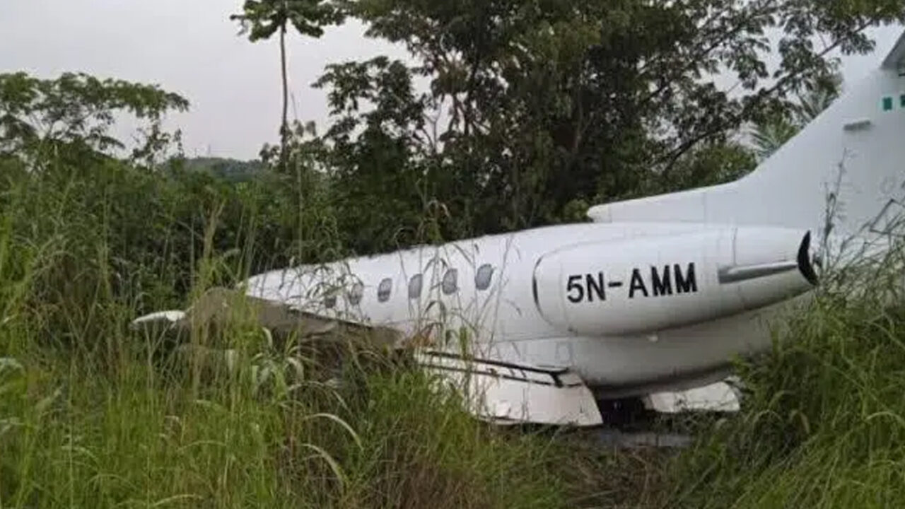 https://www.westafricanpilotnews.com/wp-content/uploads/2023/11/HS-125-aircraft-with-10-passengers-and-3-crew-members-crashes-1280x720.jpg