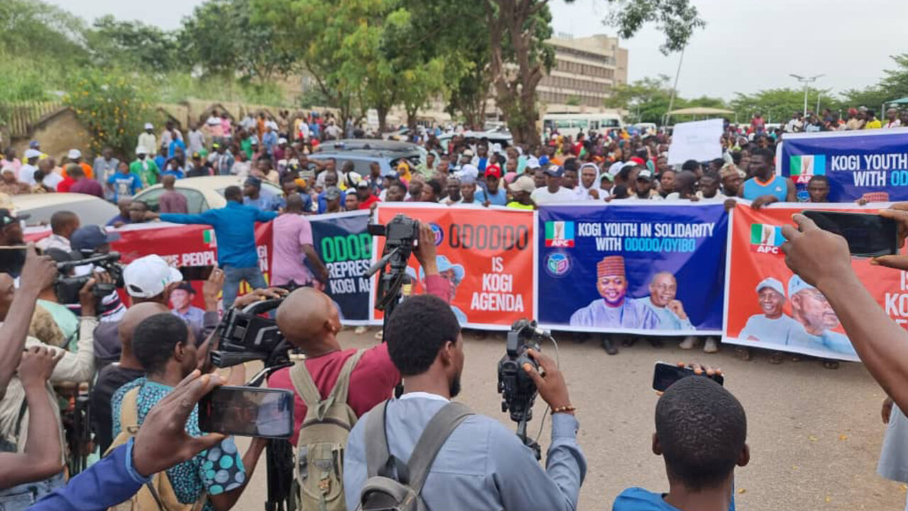 Guber Poll: Kogi Indigenes occupy INEC headquarters, back outcome of election