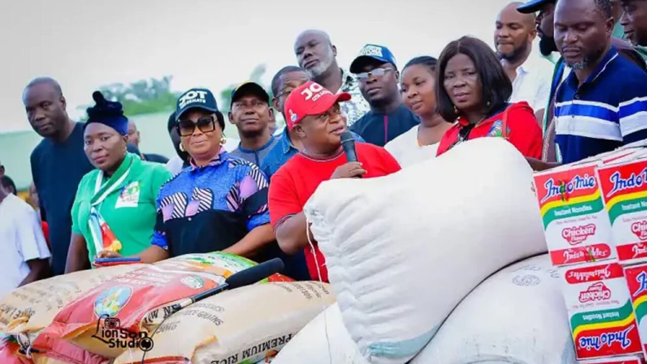 Over 2,000 Flood Victims Receive Relief Materials In Ebonyi