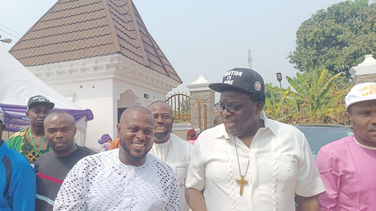 Local Government Chairman in Anambra Pays Last Respect to Late Mother