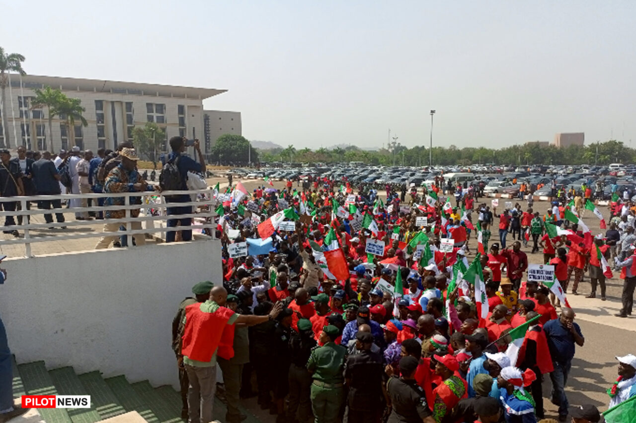https://www.westafricanpilotnews.com/wp-content/uploads/2024/02/Nigerian-workers-begin-two-day-rally-5-1280x853.jpg