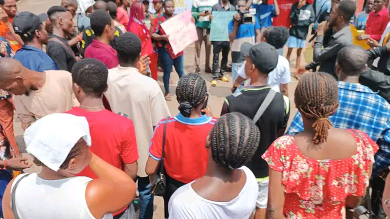 Oko Poly Students Protest N5000 Examination Fees Imposed By Management