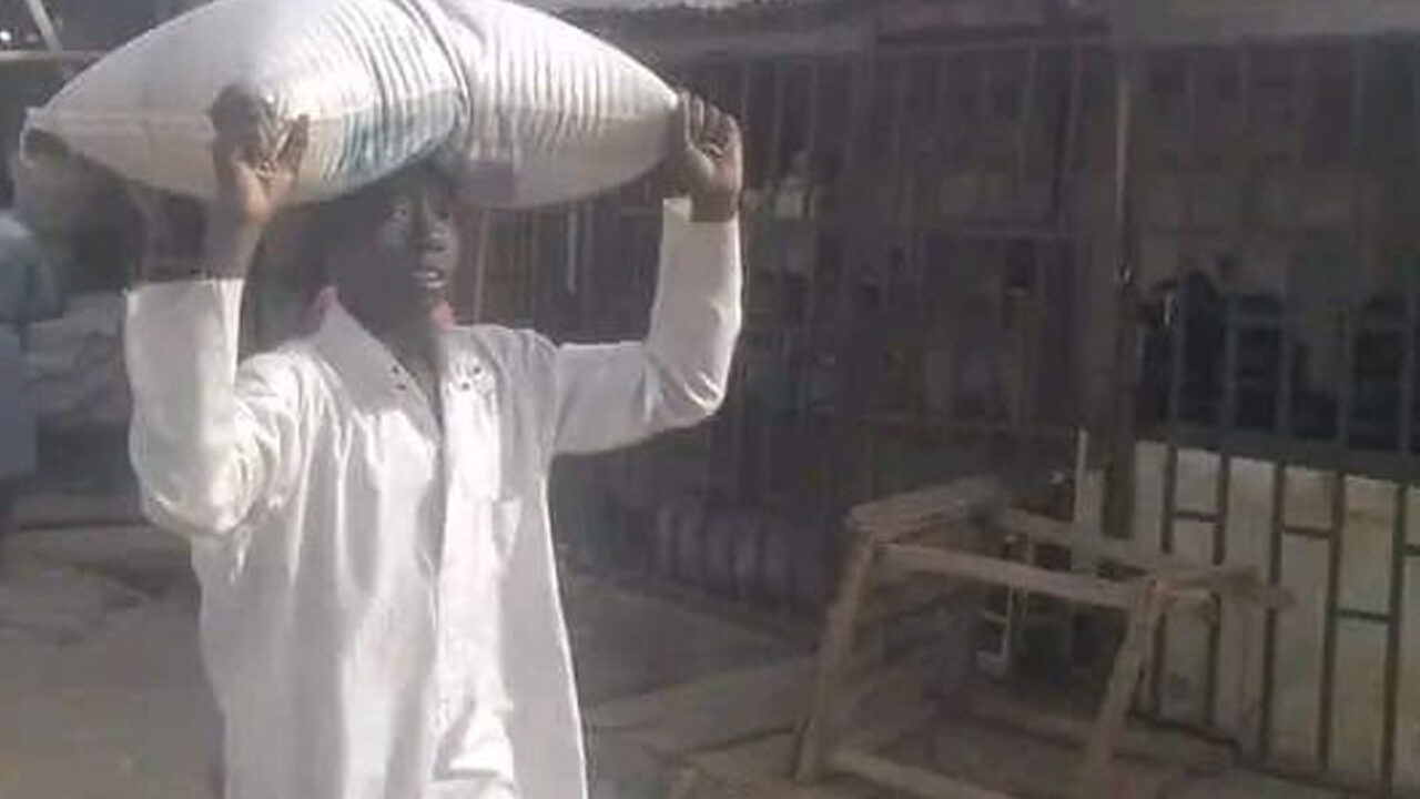 Residents Break into Kebbi Govt’s Warehouse, Loot Stored Food Items