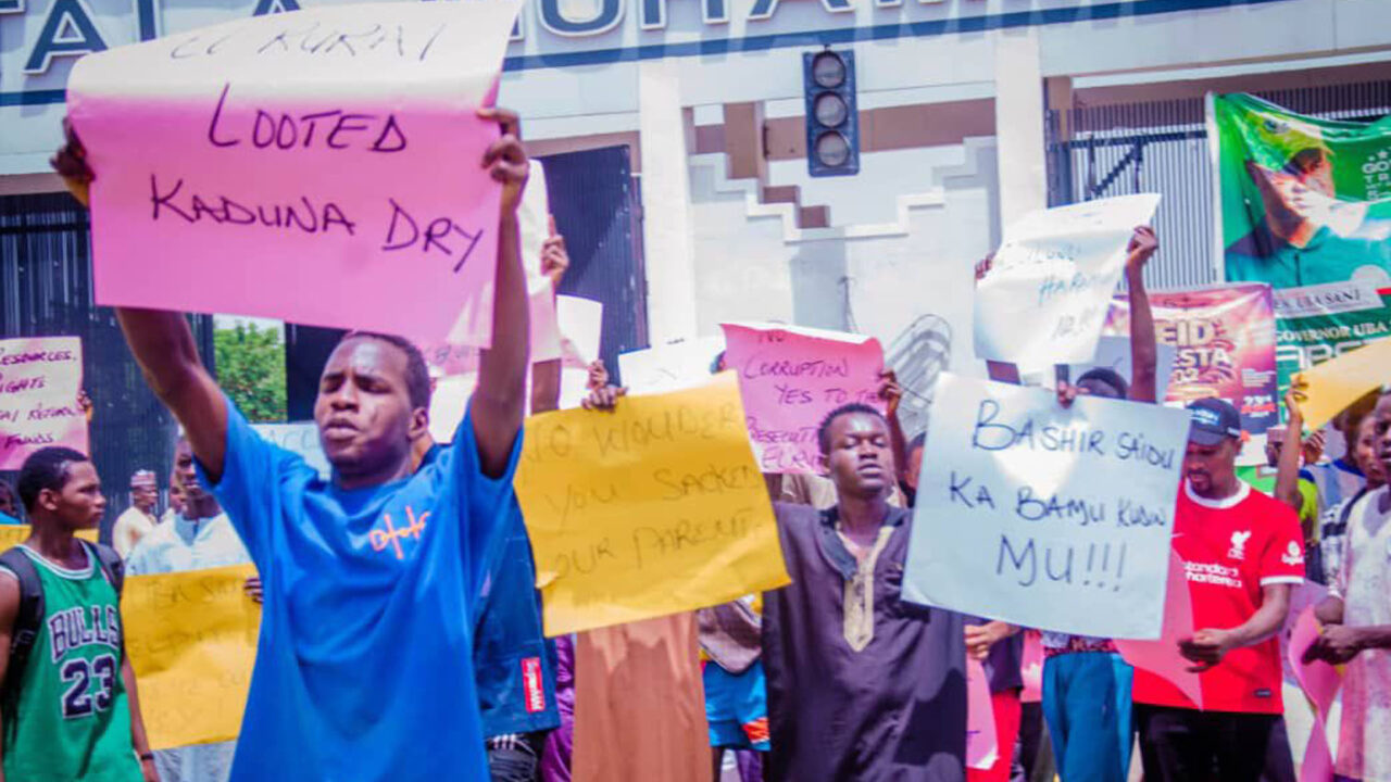 Protesters Storm Kaduna Govt House, Demand El-Rufai’s Arrest