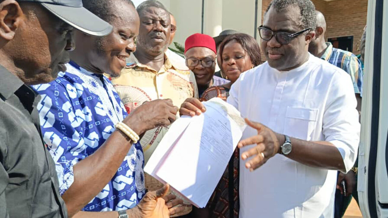 Paul Chukwuma Constitutes Manifesto Committee, Donates Bus to Anambra State APC Youth Wing