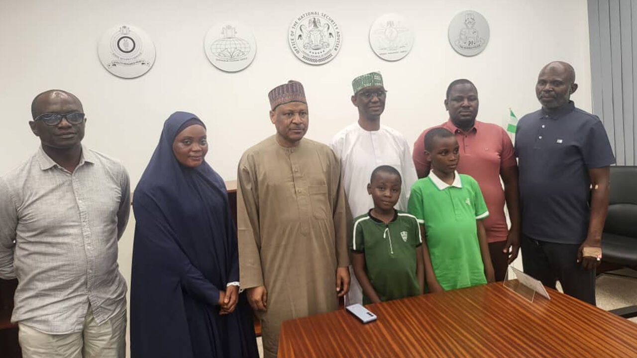 Information Minister Receives Freed Kidnapped Journalists