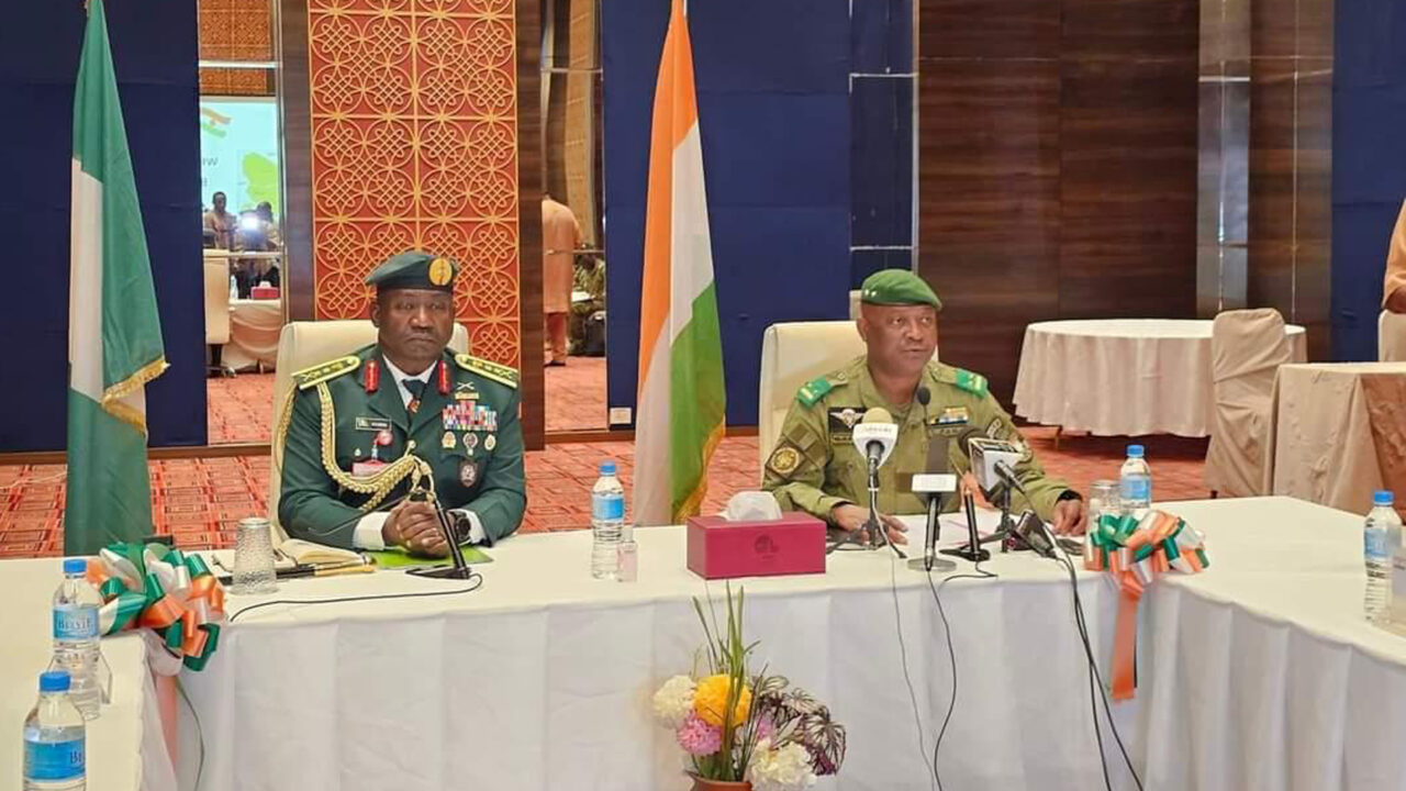 PHOTOS: Nigeria’s Defence  Chief Meets with Niger Military Leadership