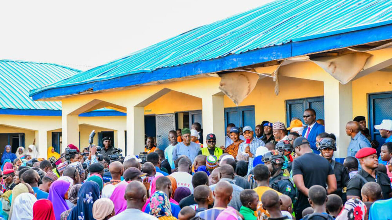 Kogi Gov Visits IDP Camps, Distributes Relief Materials 